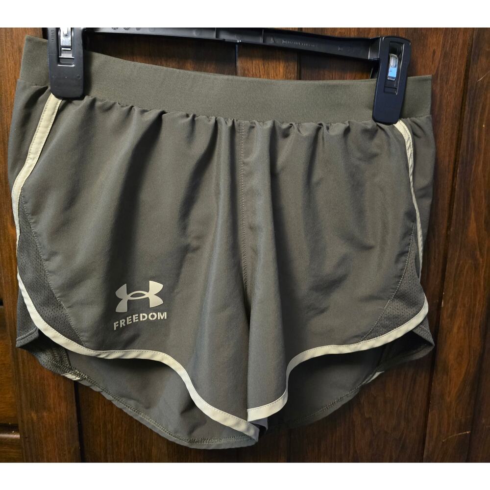 Under Armour Freedom Fly By Shorts size Small